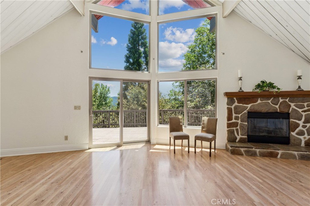 27711 Alpen Property Photo 5