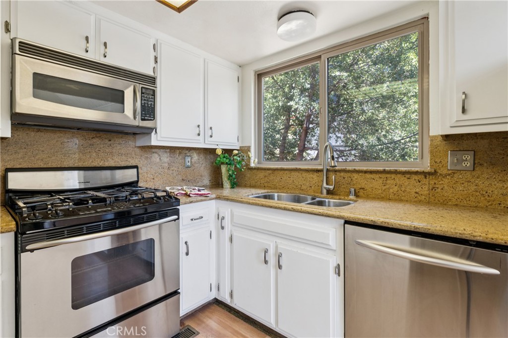 27711 Alpen Property Photo 9