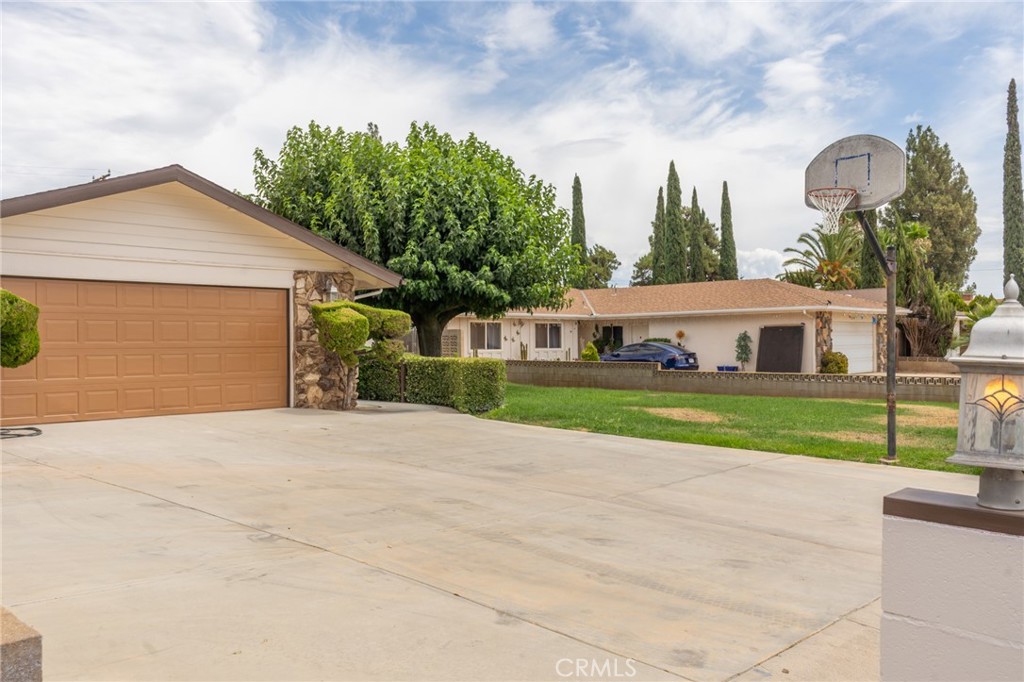 1232 Chestnut Avenue Property Photo 2