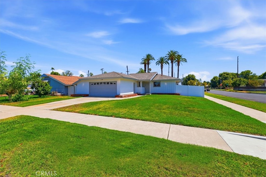 4305 Salerno Property Photo 3