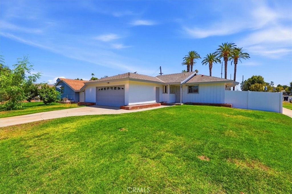 4305 Salerno Property Photo 4