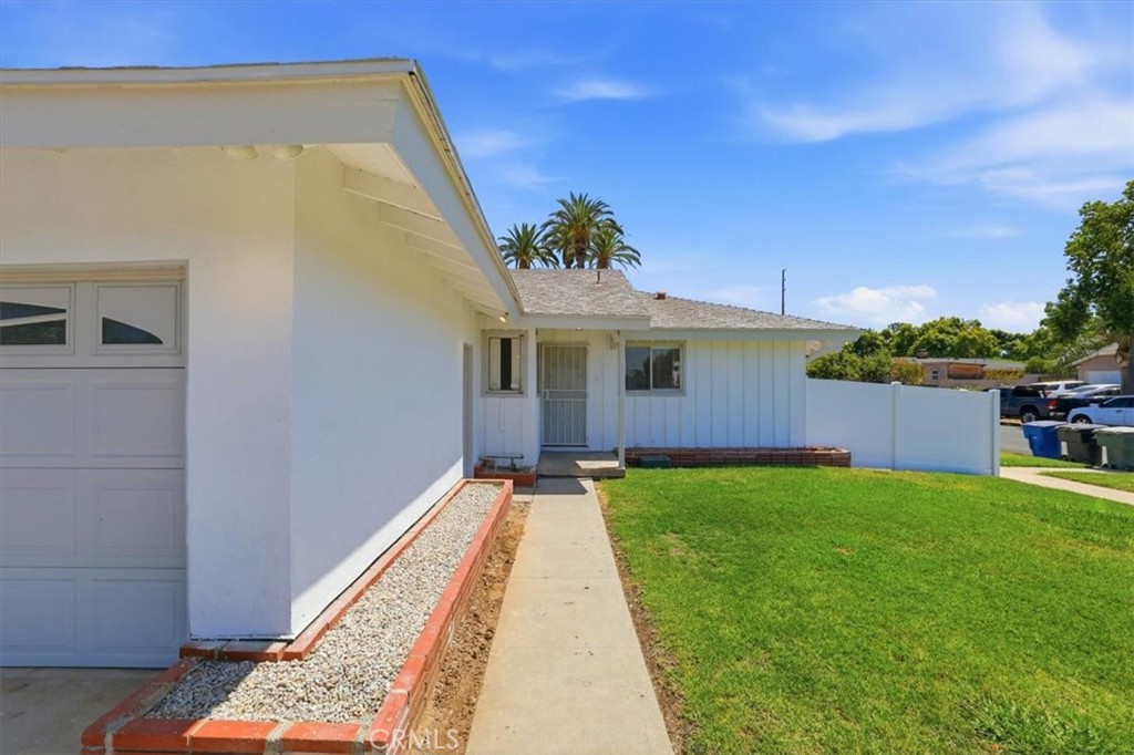 4305 Salerno Property Photo 5