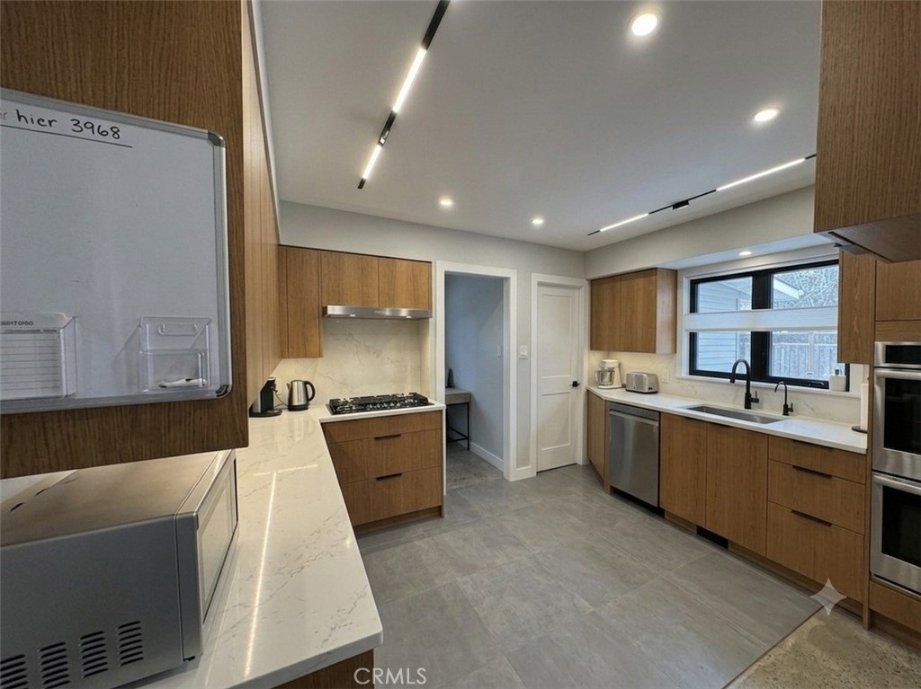 965 Hazel Avenue Property Photo 8