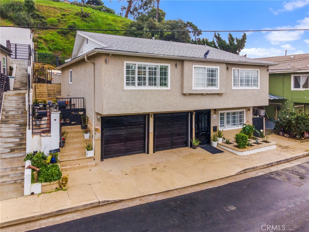 2639 Round Property Photo 1
