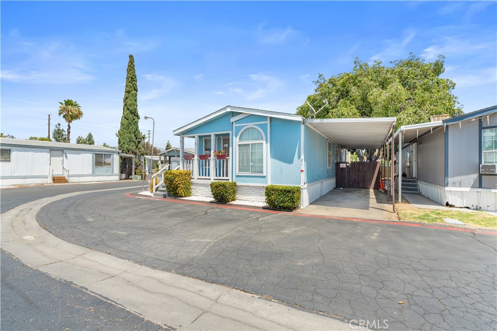 25293 Redlands 21 Property Photo 2