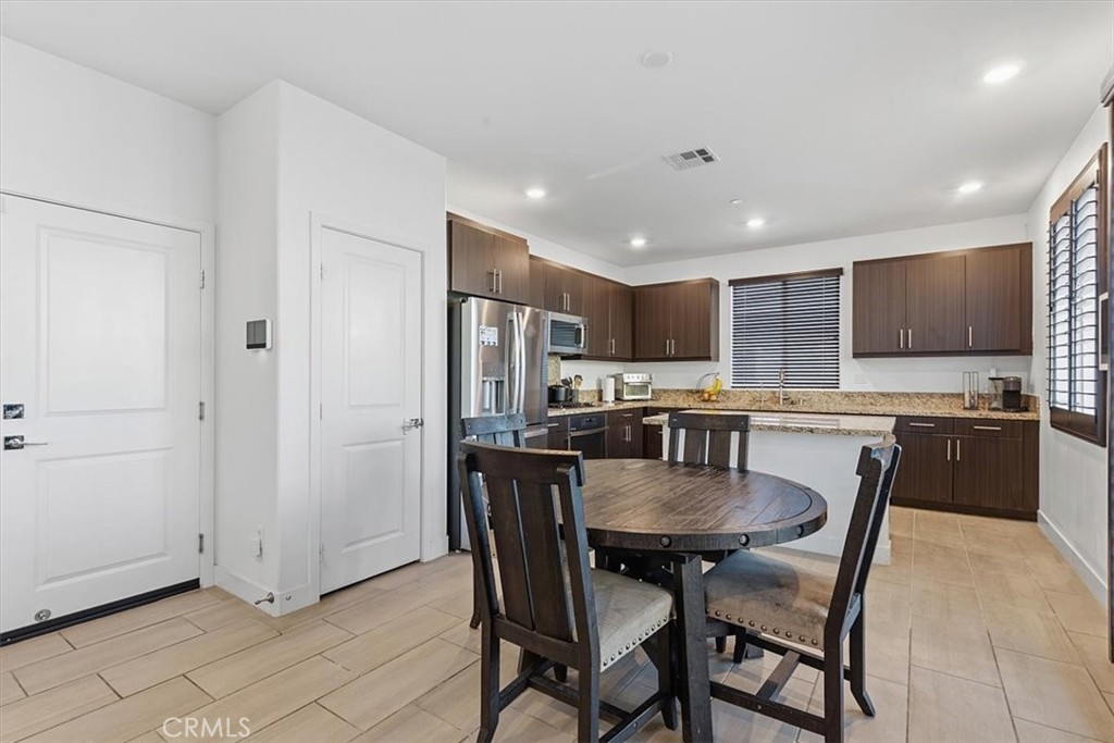 385 Cachuma Court Property Photo 7