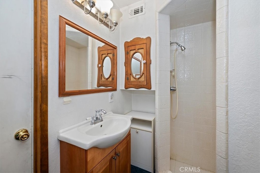 1050 Jungfrau Property Photo 22