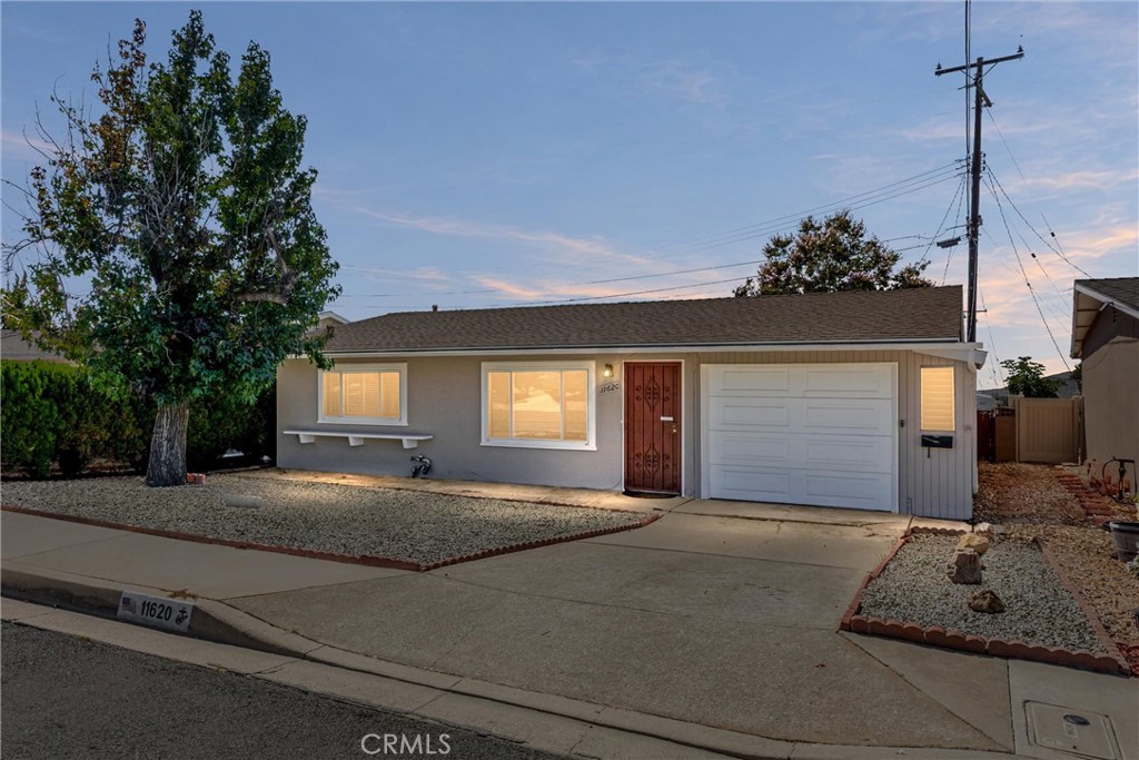 11620 Calvin Street Property Photo 2