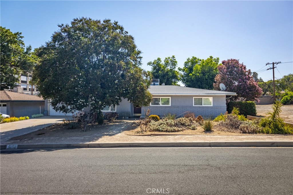 11375 Iris Avenue Property Photo