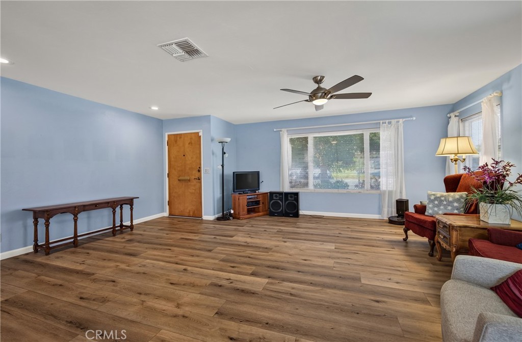 11375 Iris Avenue Property Photo 5