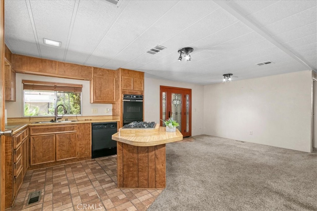 10409 Chisholm Property Photo 5