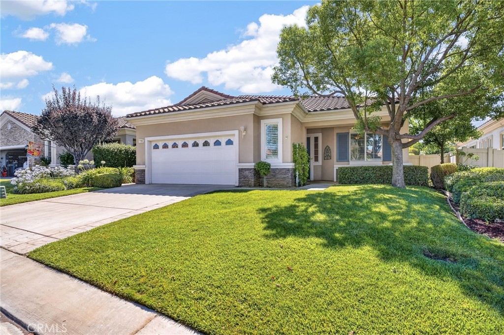 1730 N Forest Oaks Property Photo 1
