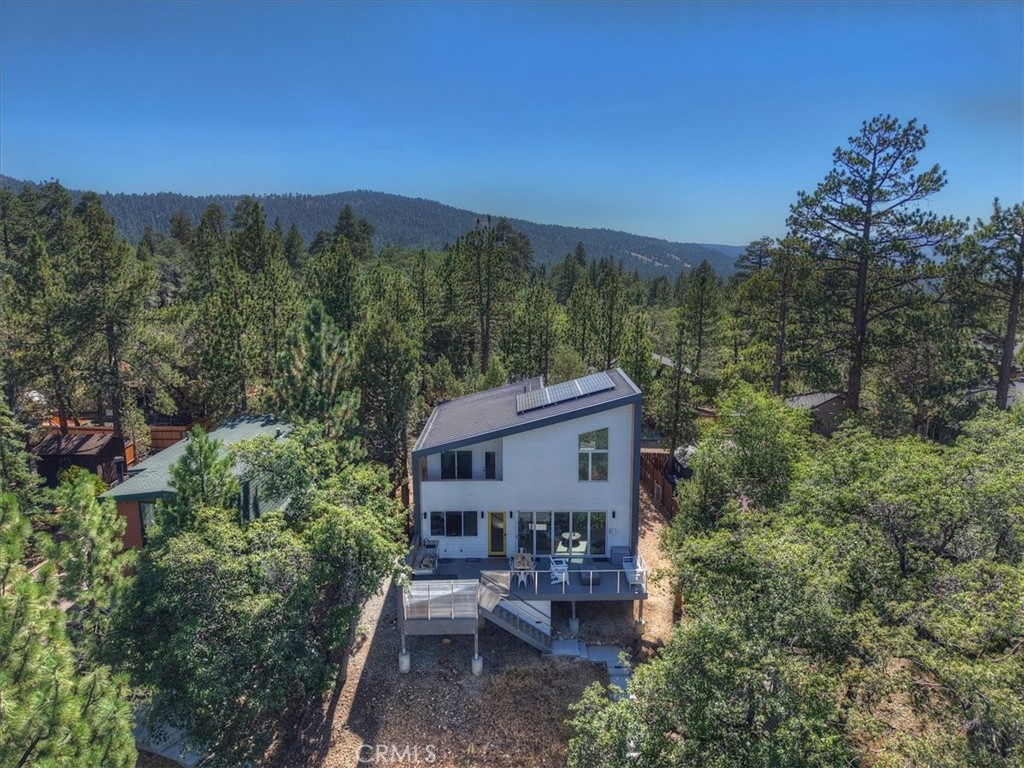 693 Villa Grove Property Photo 4