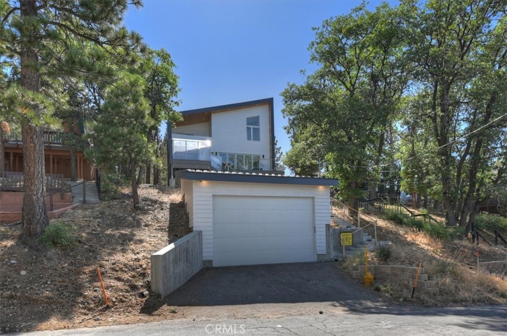 693 Villa Grove Property Photo 5
