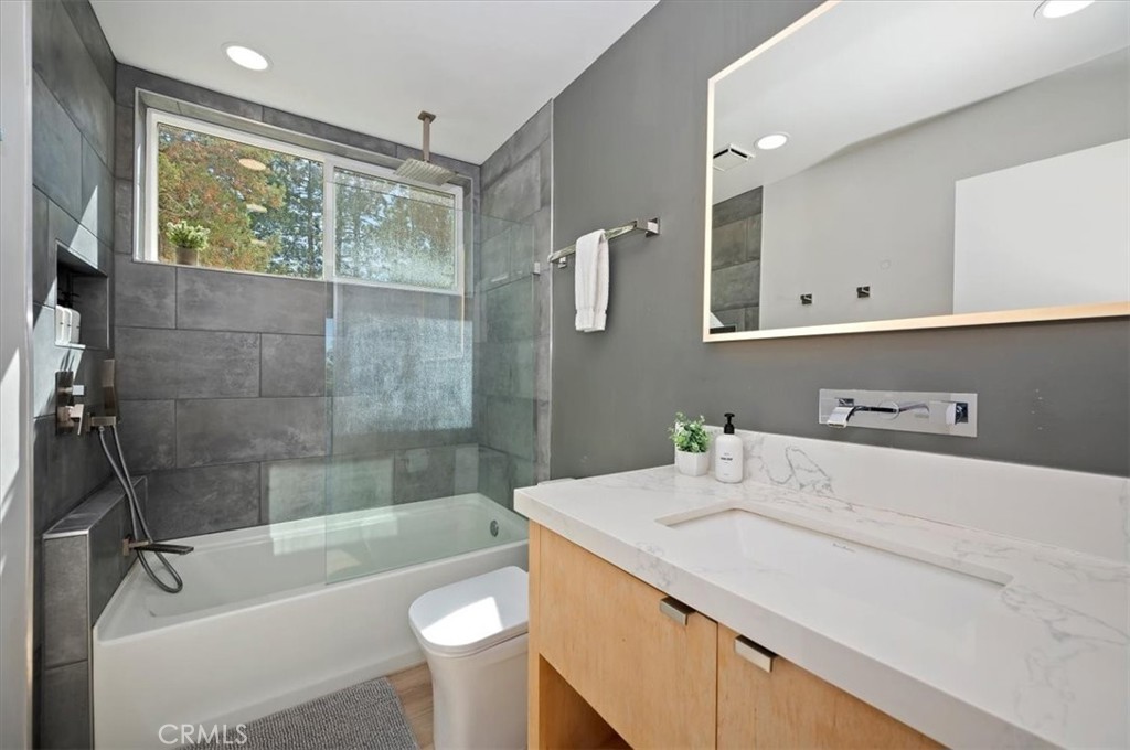 693 Villa Grove Property Photo 20