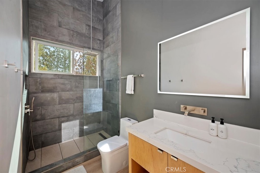 693 Villa Grove Property Photo 36