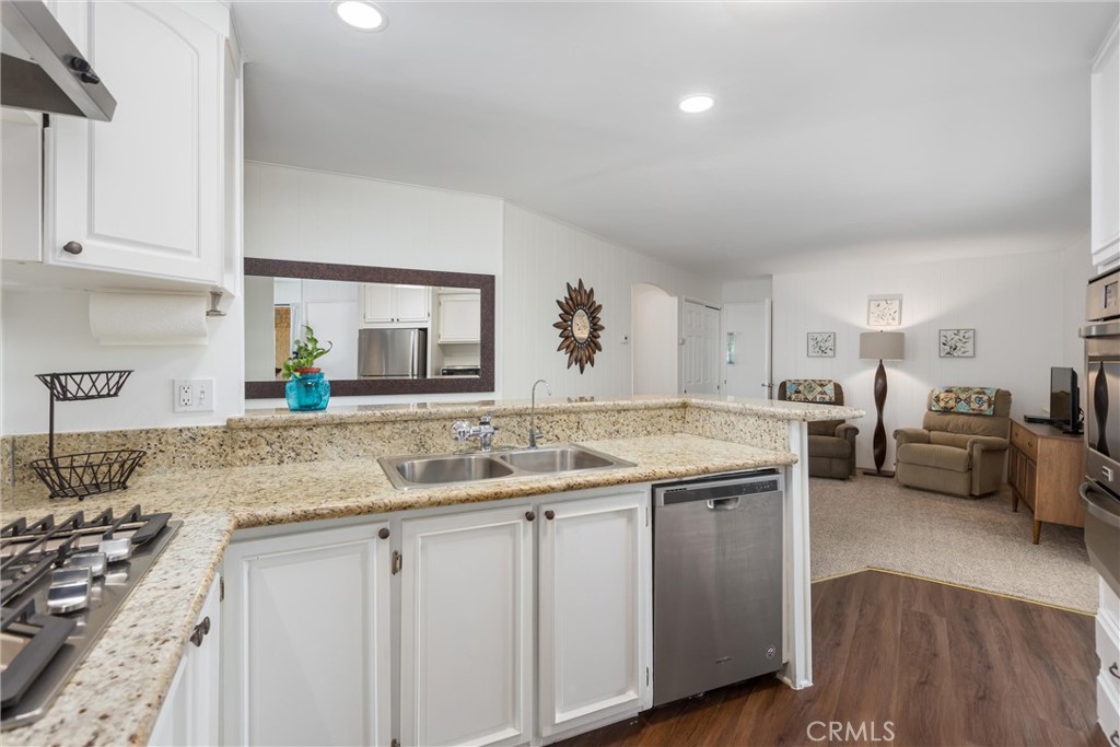 9619 Crestknoll Property Photo 8
