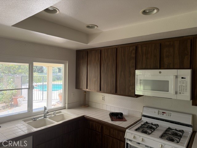 2849 Canterbury Trail Property Photo 3