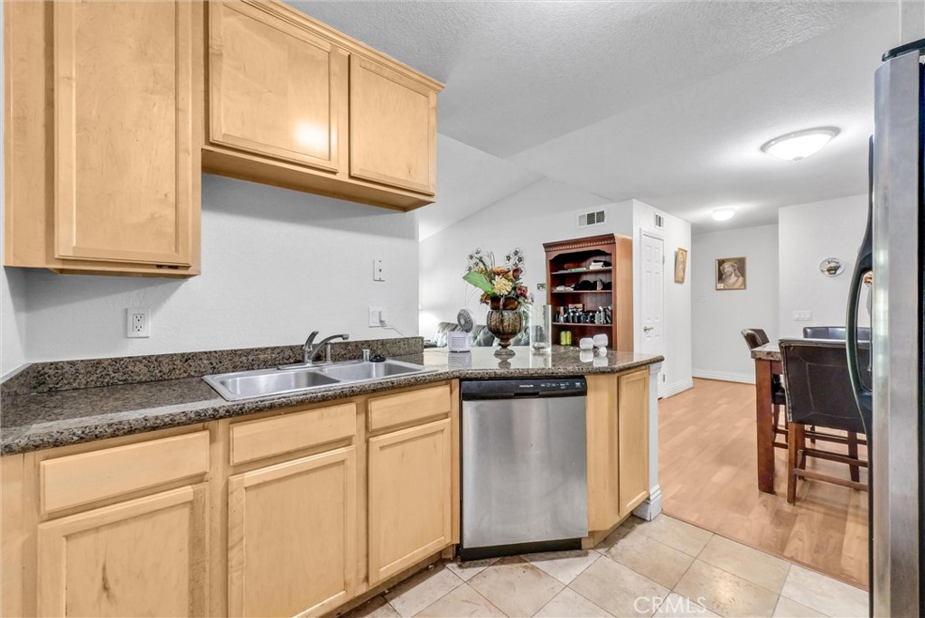 2425 Del Mar Property Photo 10