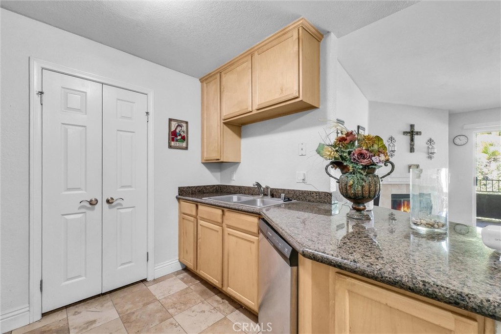 2425 Del Mar Property Photo 11