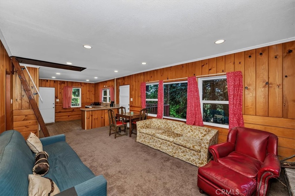 22421 Pine Property Photo 3