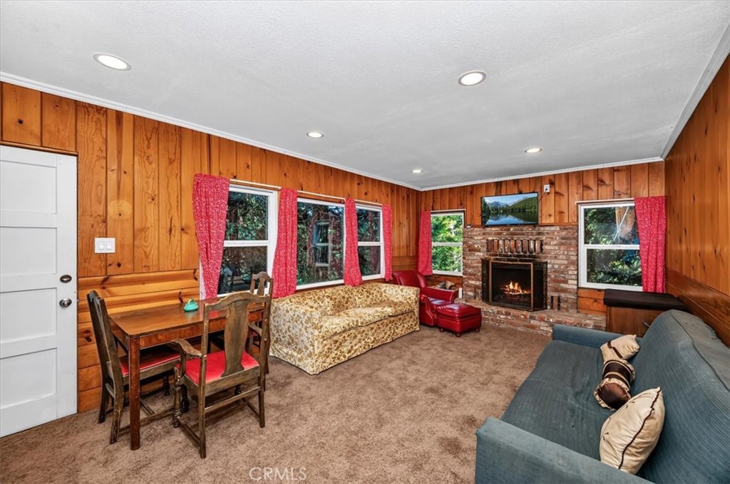 22421 Pine Property Photo 4