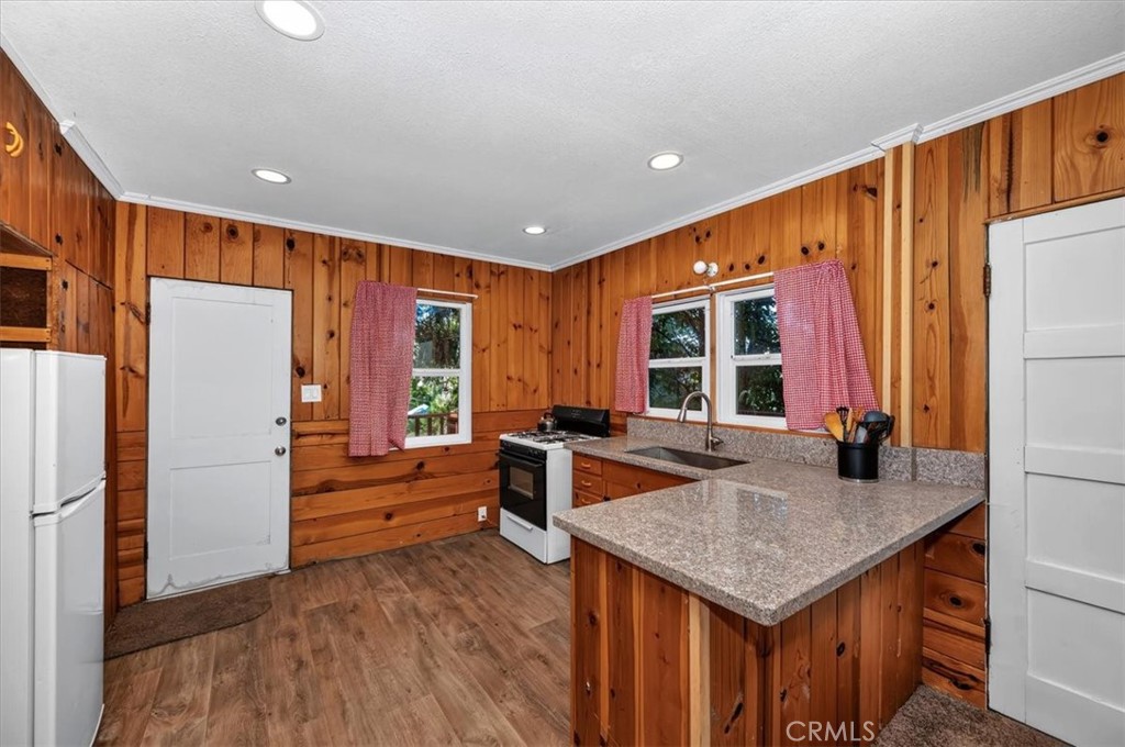 22421 Pine Property Photo 7