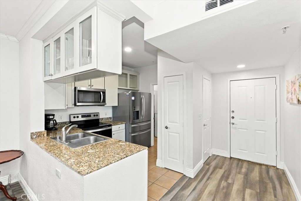 22681 Oakgrove 426 Property Photo 5