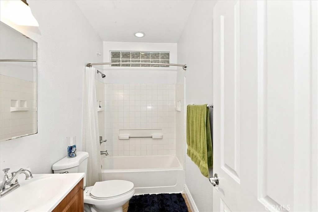22681 Oakgrove 426 Property Photo 26