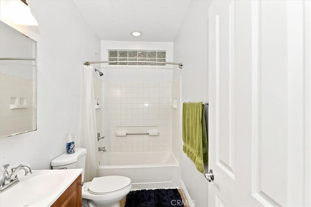 22681 Oakgrove 426 Property Photo 26