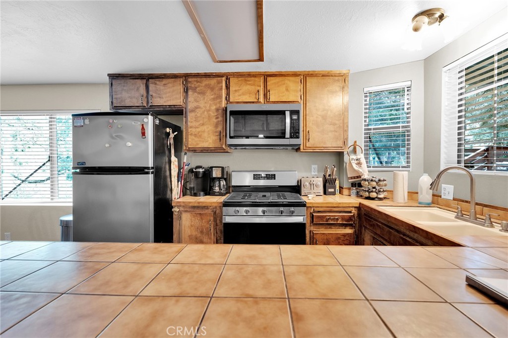2434 Fir Drive Property Photo 5