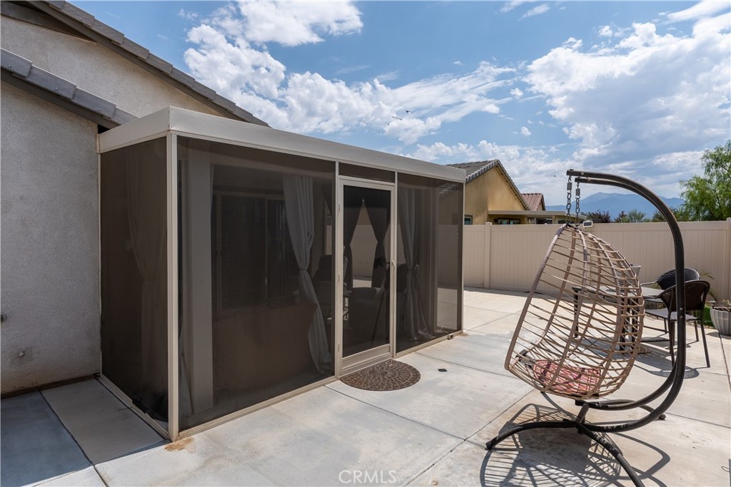 1621 Easton Property Photo 3