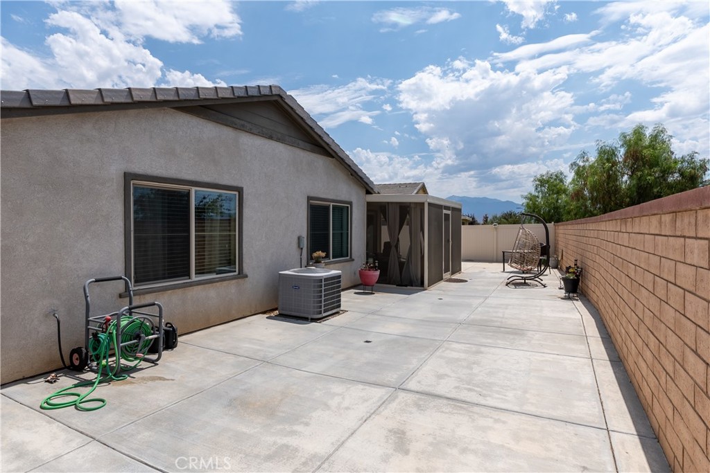 1621 Easton Property Photo 4