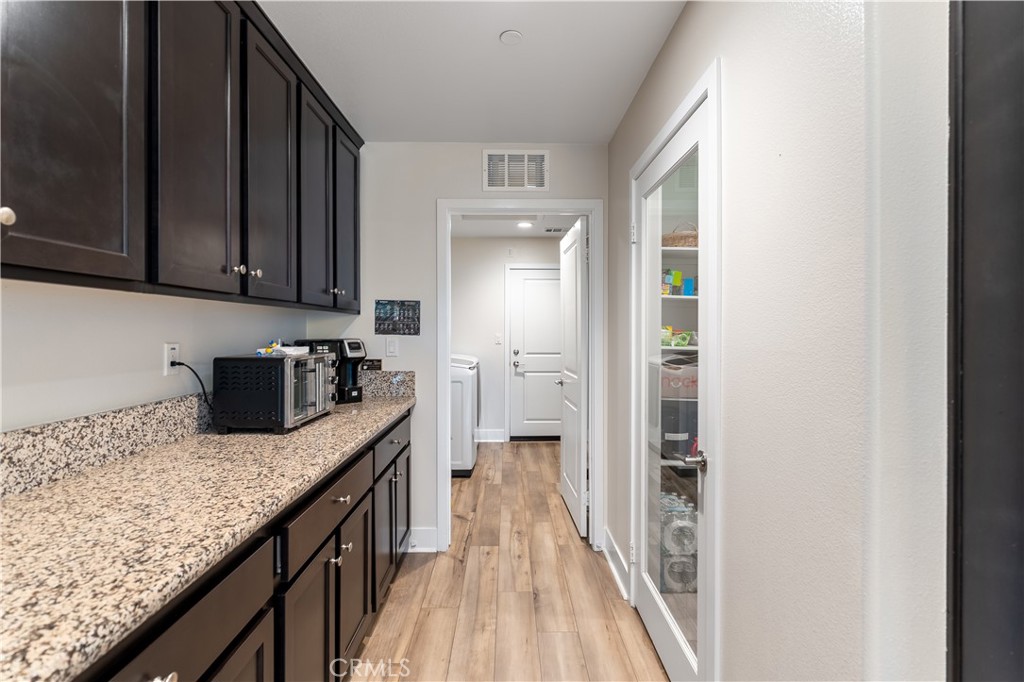 1621 Easton Property Photo 15