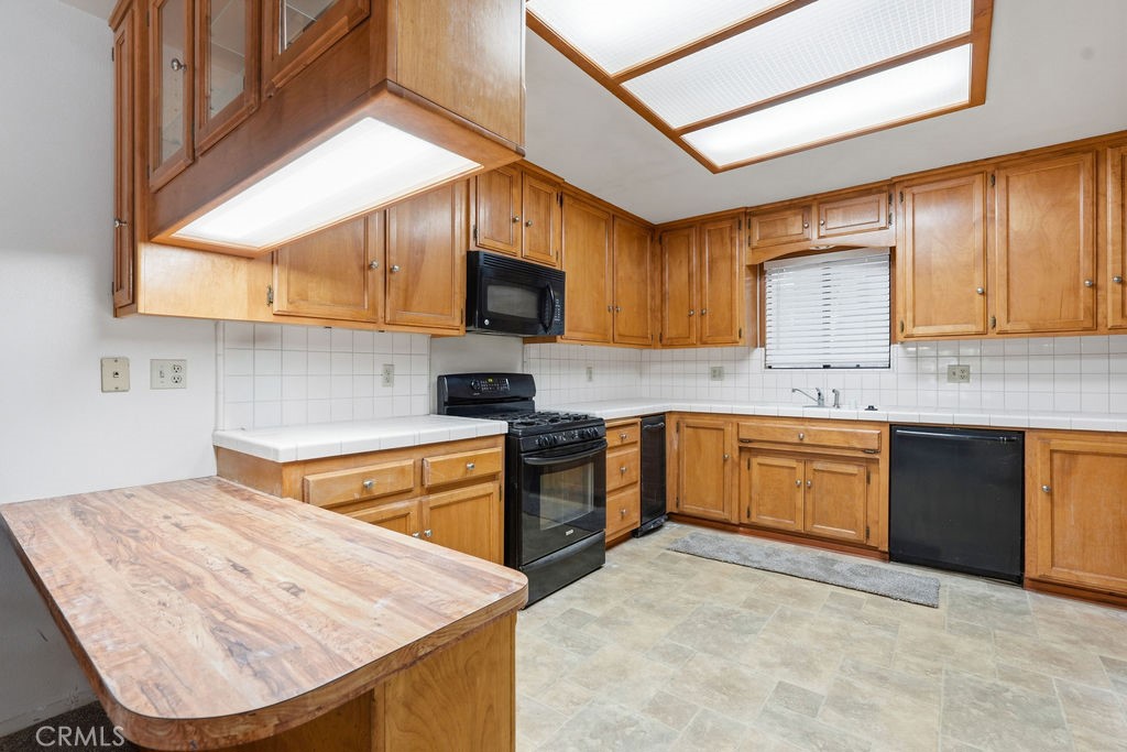 24776 Basel Property Photo 13