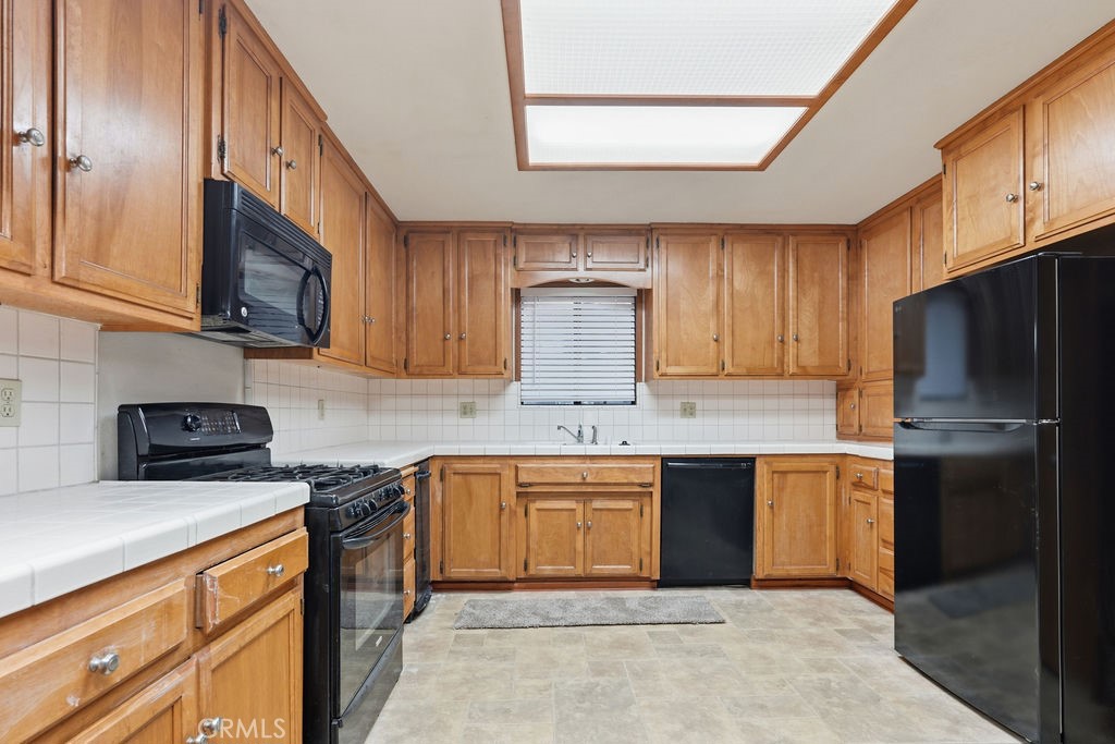 24776 Basel Property Photo 14