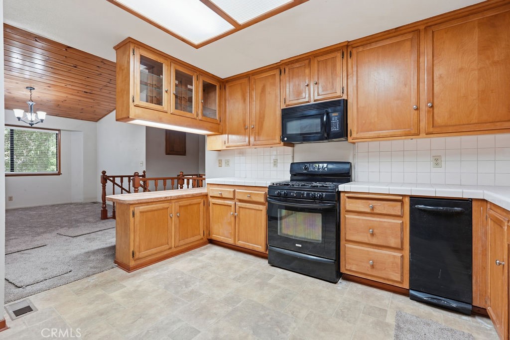 24776 Basel Property Photo 16