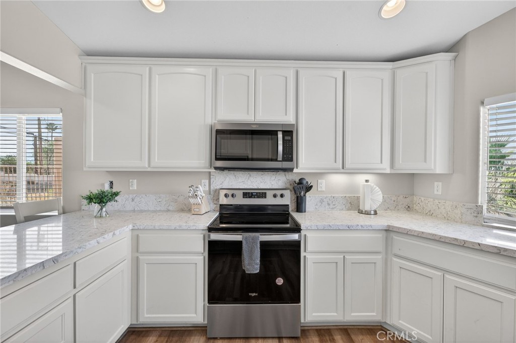 12828 Miracle Hill Property Photo 14