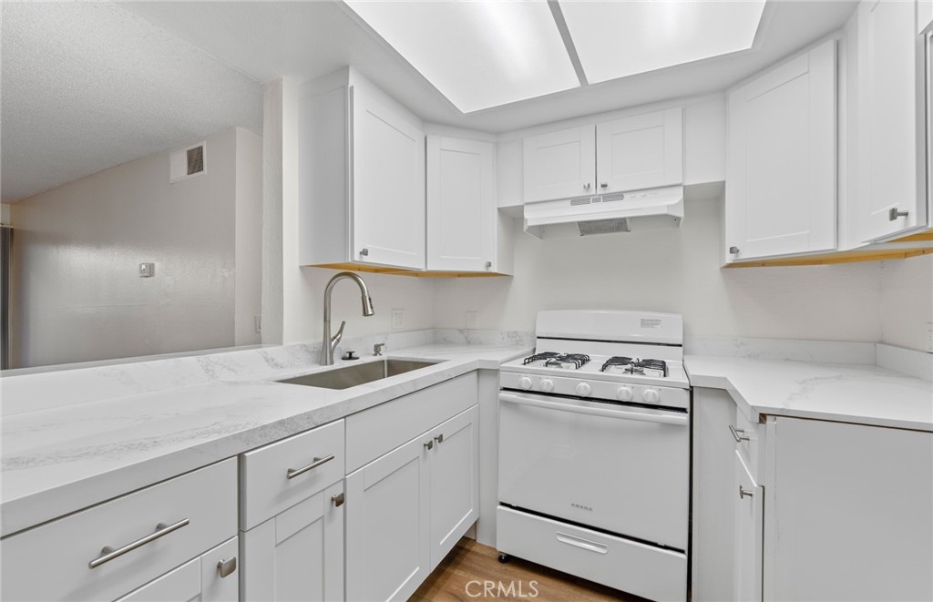 600 W 3rd Street B107 Property Photo 2