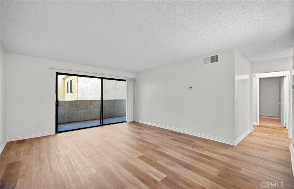600 W 3rd Street B107 Property Photo 4