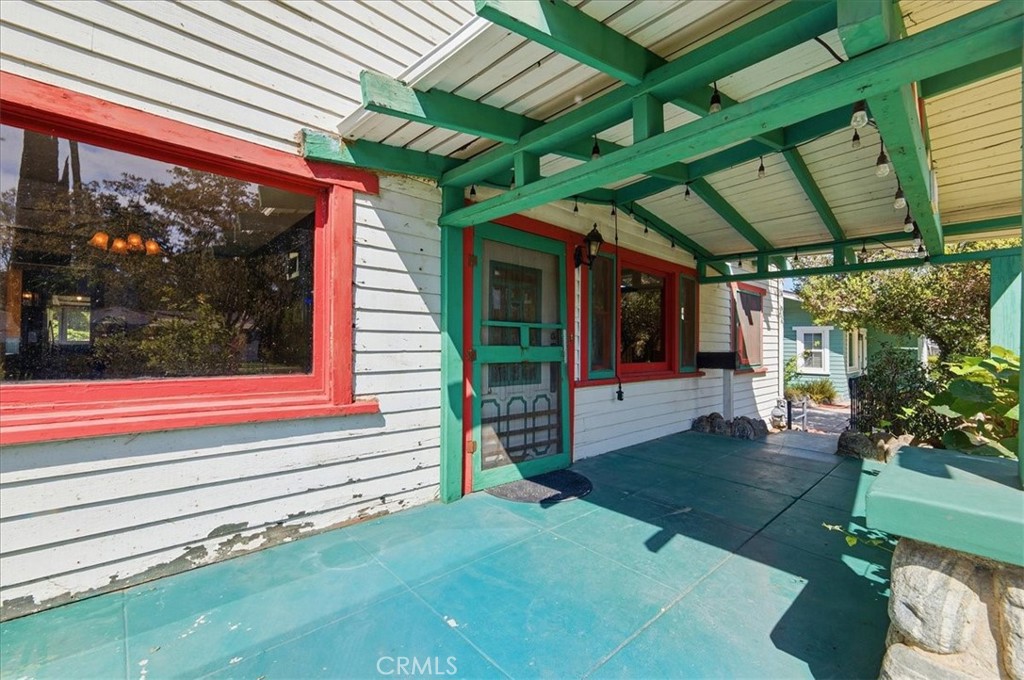 524 University Place Property Photo 5