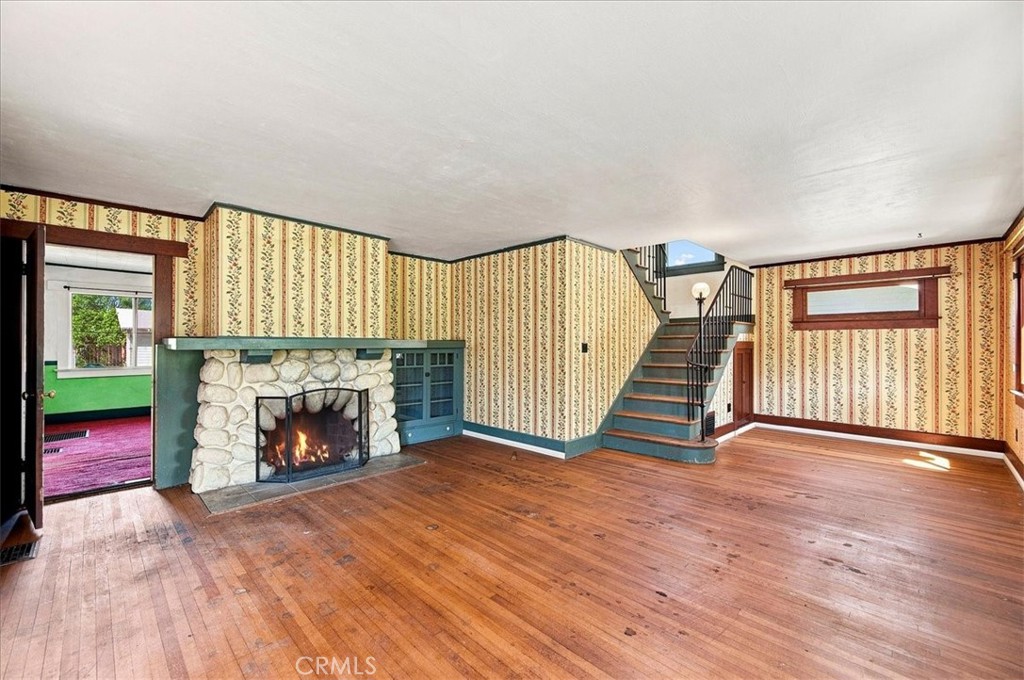 524 University Place Property Photo 6