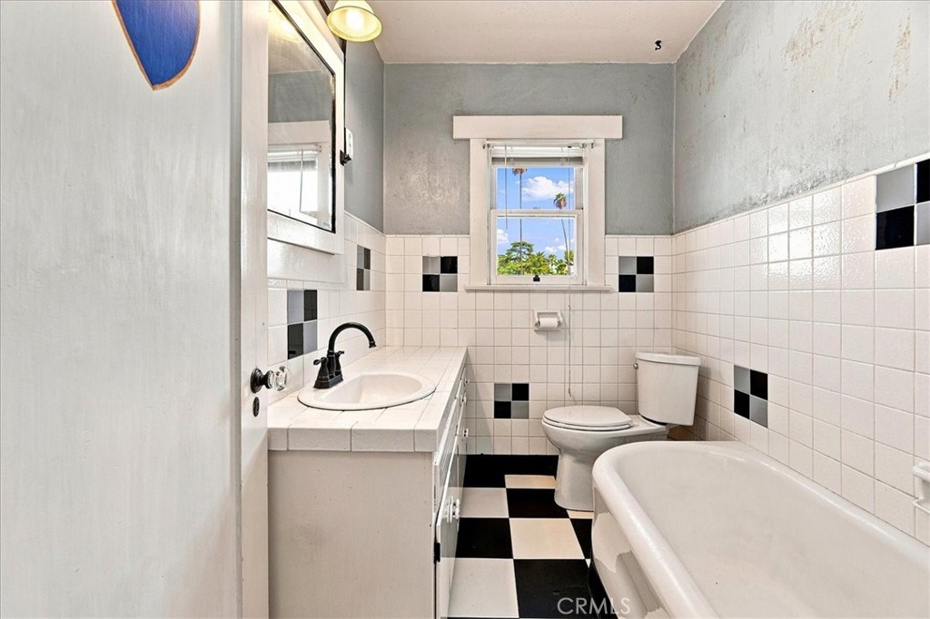 524 University Place Property Photo 36