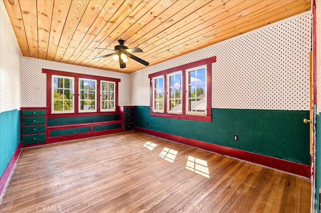 524 University Place Property Photo 39