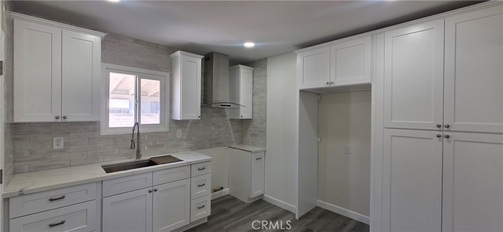 2385 Roxbury Property Photo 2