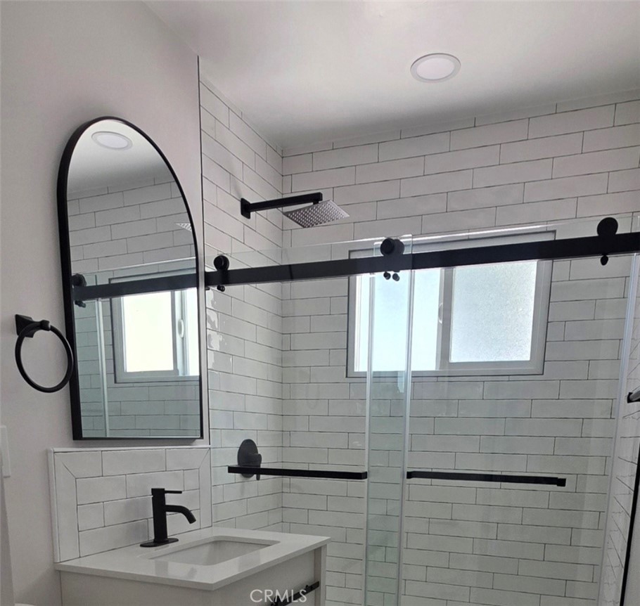 2385 Roxbury Property Photo 4