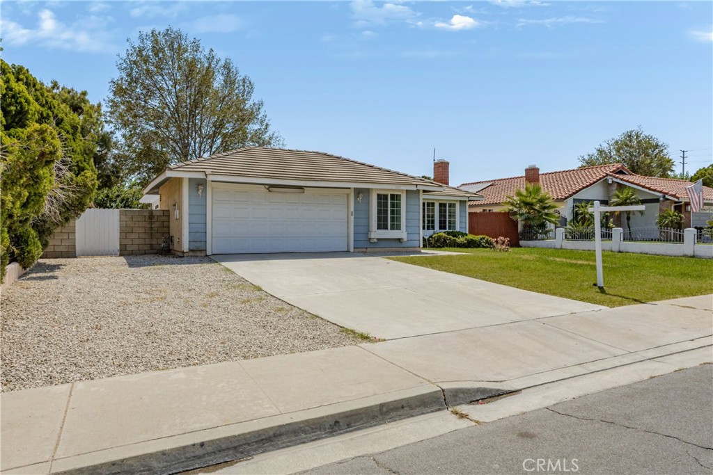 1445 W James Street Property Photo 3