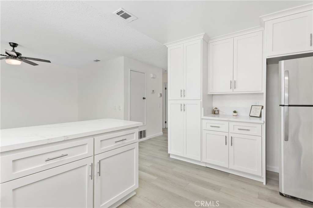 1445 W James Street Property Photo 9