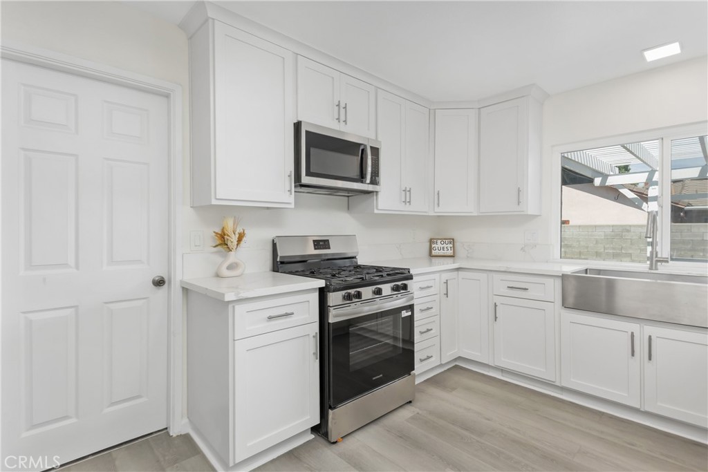 1445 W James Street Property Photo 11
