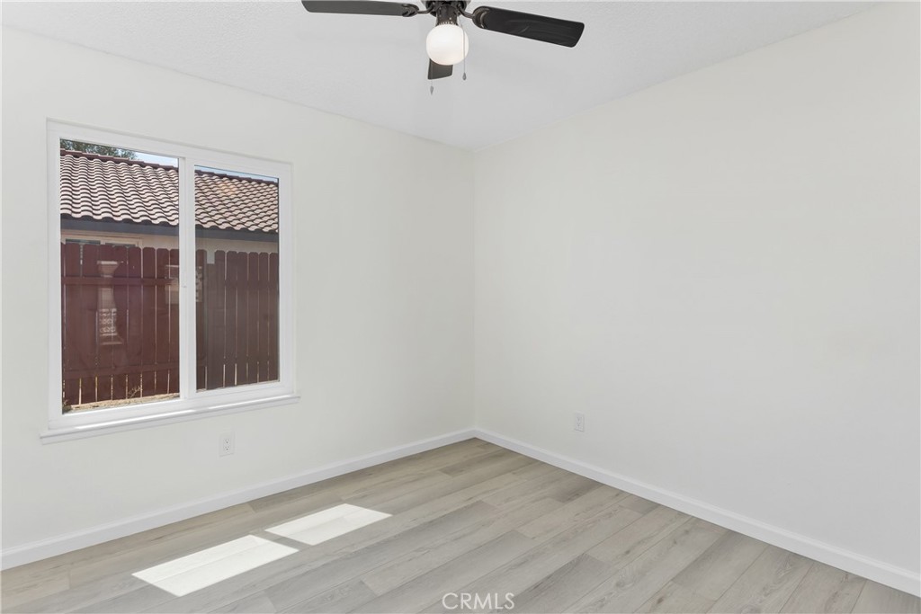 1445 W James Street Property Photo 18